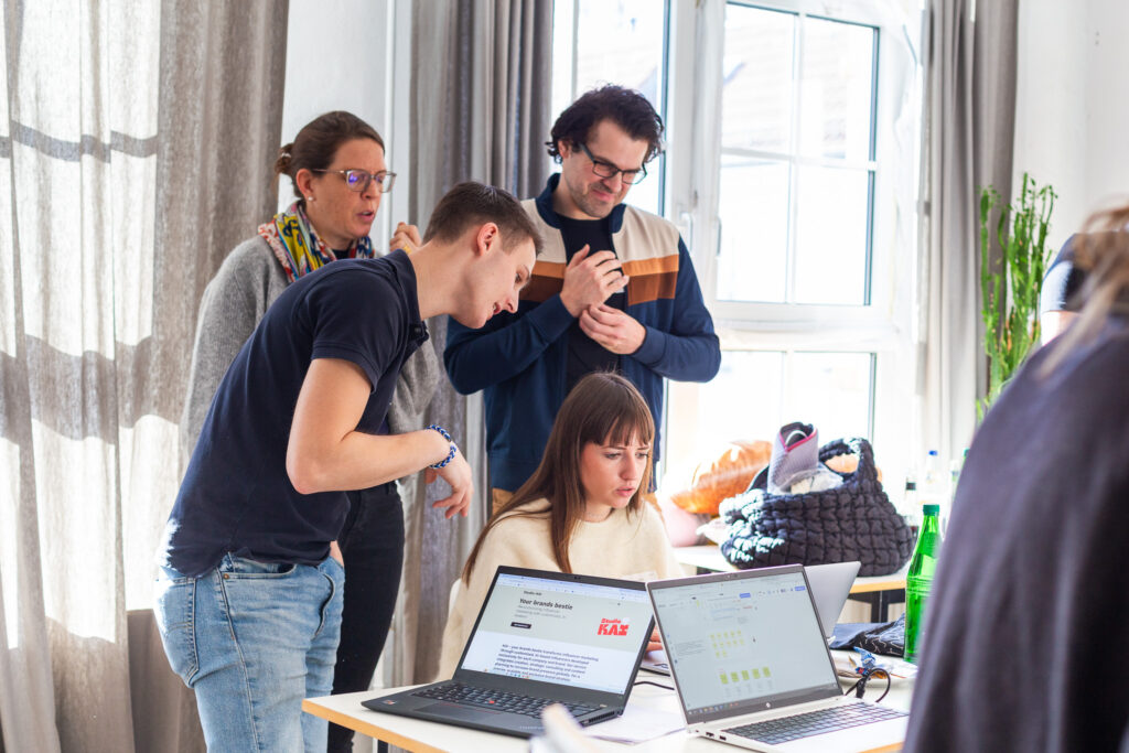 Teilnehmende in der Gruppenarbeit